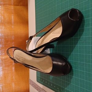 NATURALIZER Happie Women's size 7.5 black slingback peep-toe 2.5 in. pumps